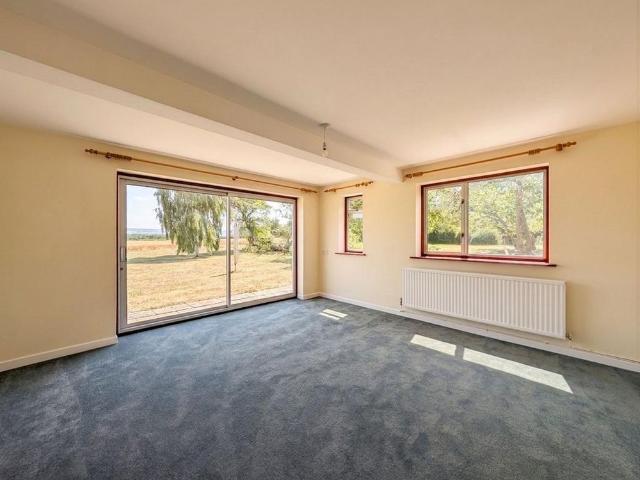 4 bedroom semi detached house to rent