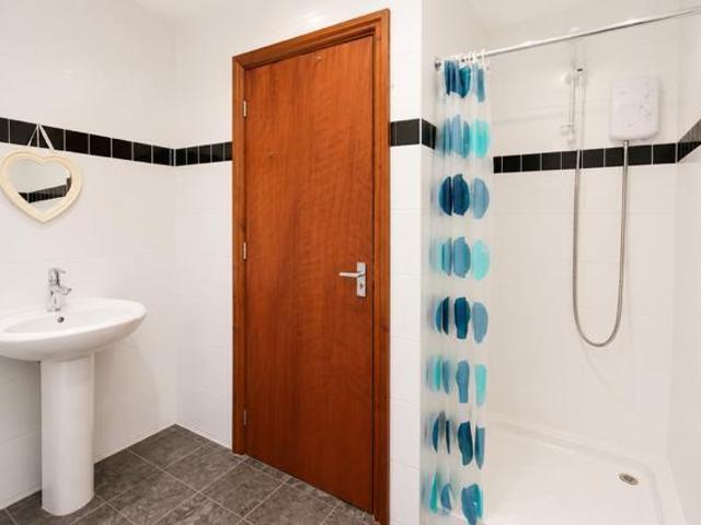 4 bedroom flat to rent