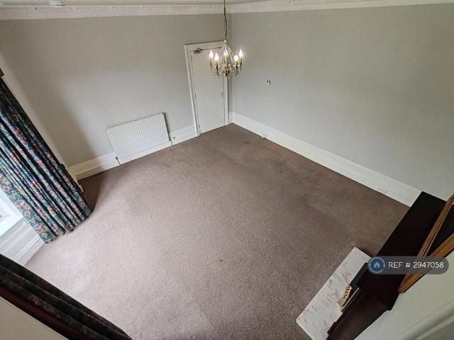 4 bedroom flat to rent