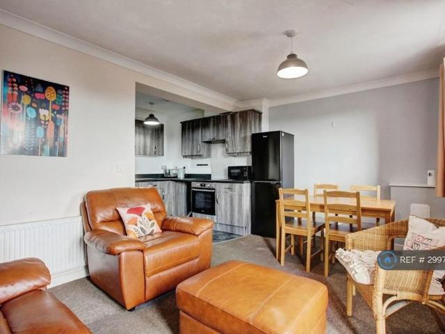 4 bedroom flat to rent