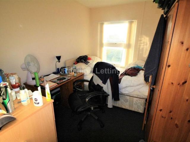 4 bedroom flat to rent