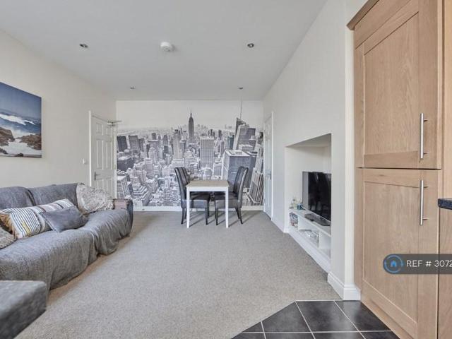4 bedroom flat to rent