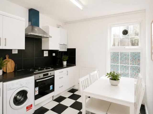 4 bedroom flat to rent