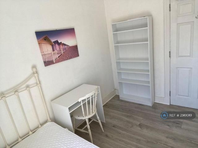 4 bedroom flat to rent