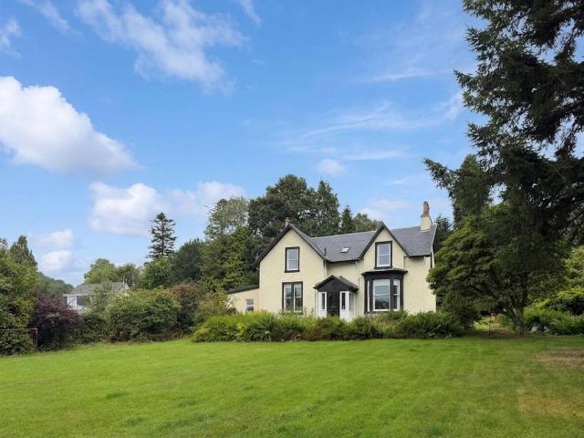 4 bedroom detached house to rent