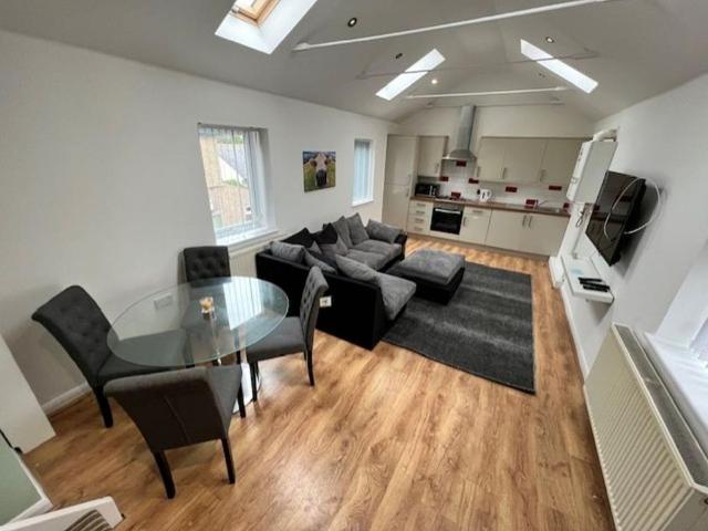 4 bedroom flat to rent