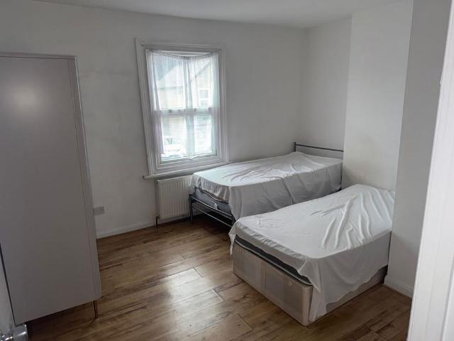 4 bedroom flat to rent