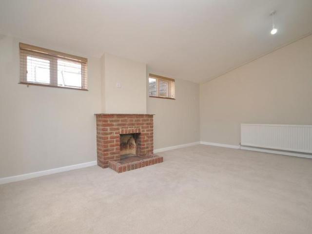 4 bedroom flat to rent