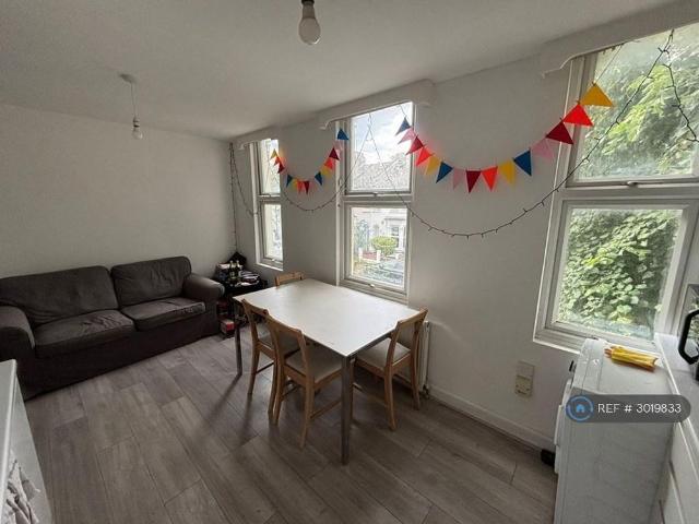 4 bedroom flat to rent