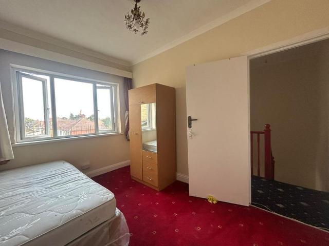 4 bedroom flat to rent