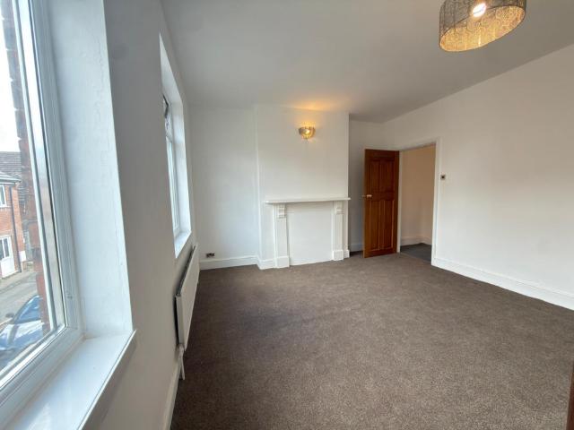 4 bedroom flat to rent