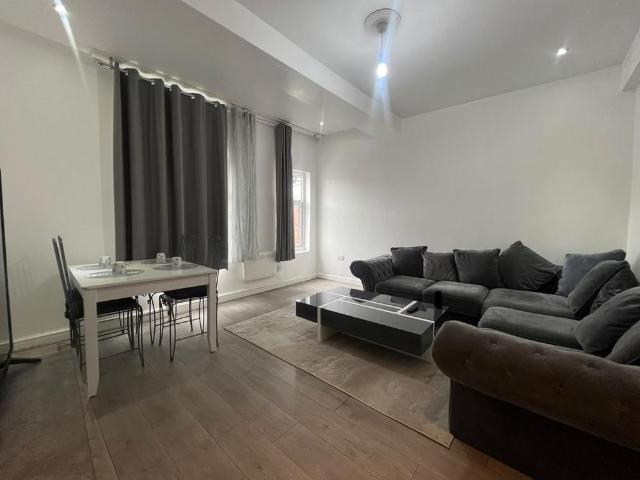 4 bedroom flat to rent