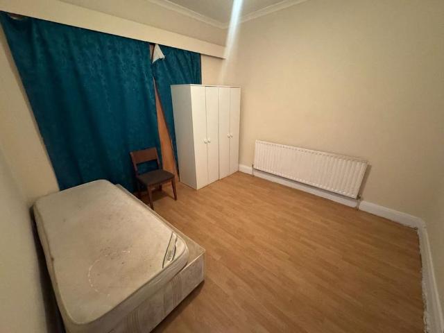 4 bedroom flat to rent