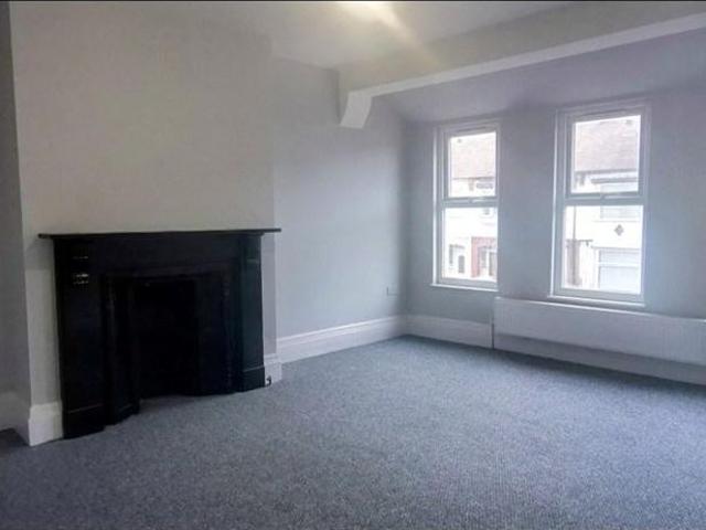 4 bedroom flat to rent