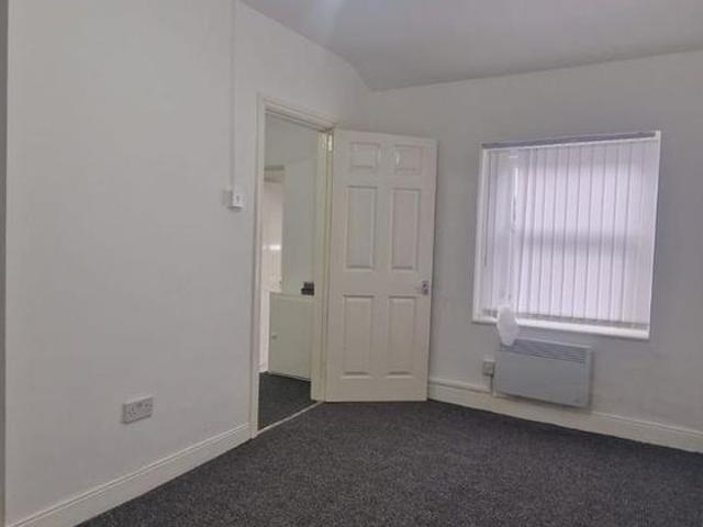 4 bedroom flat to rent