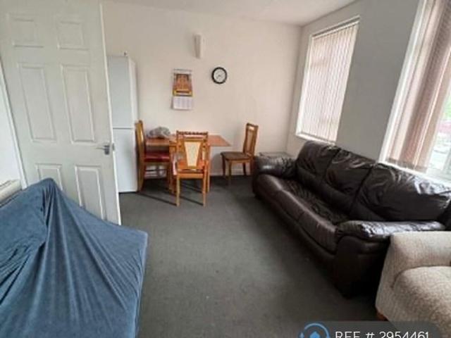 4 bedroom flat to rent