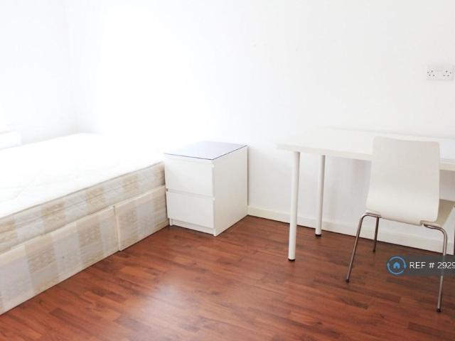 4 bedroom flat to rent
