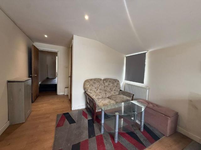 4 bedroom flat to rent
