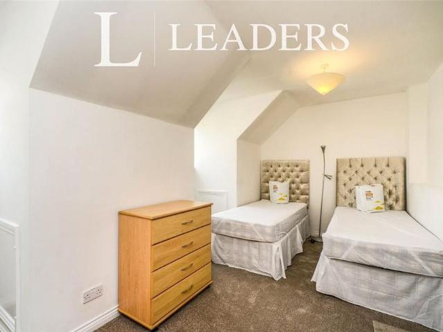 4 bedroom flat to rent