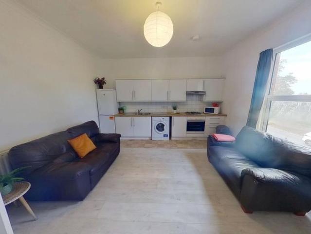 4 bedroom flat to rent