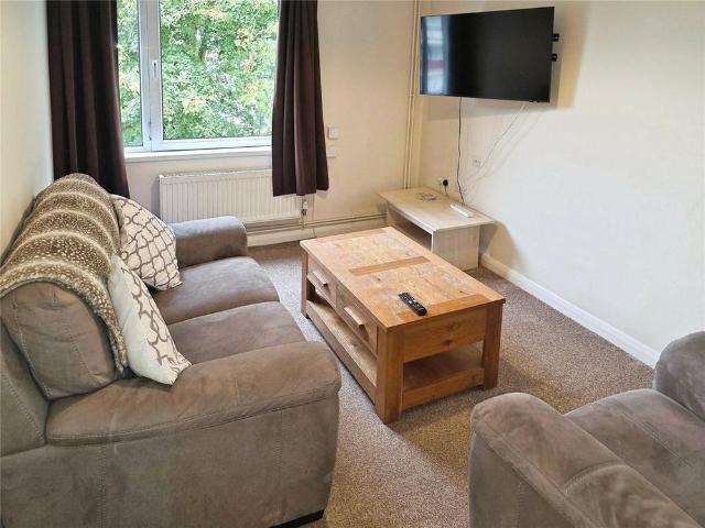 4 bedroom flat to rent