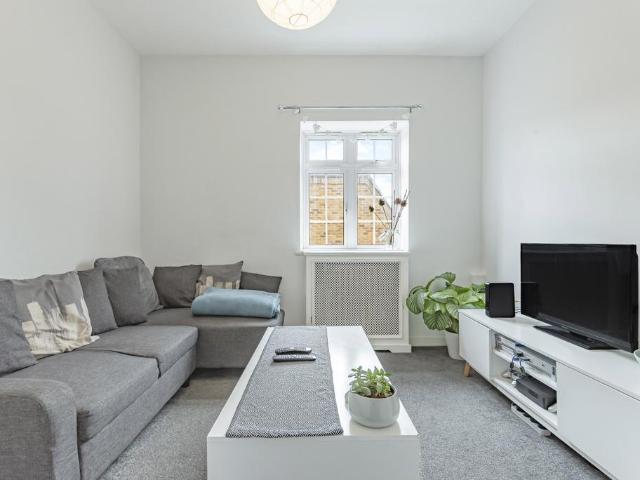4 bedroom flat to rent