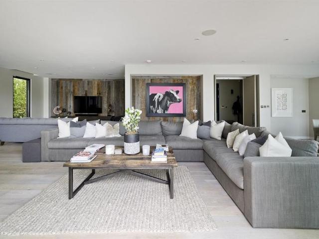 4 bedroom flat to rent