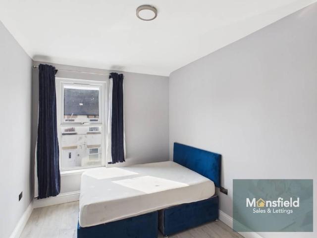 4 bedroom flat to rent