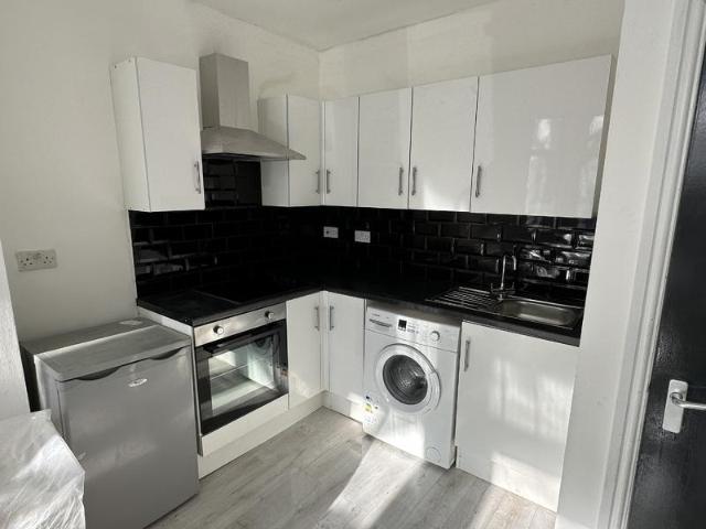 4 bedroom flat to rent