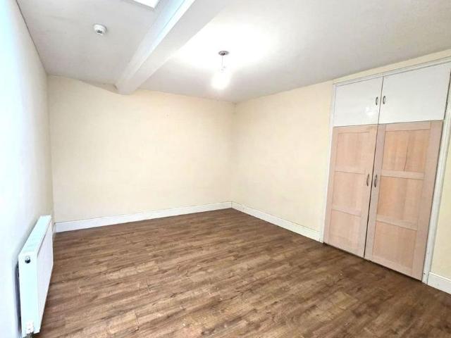 4 bedroom flat to rent