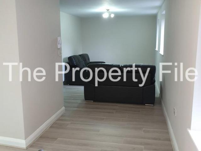 4 bedroom flat to rent