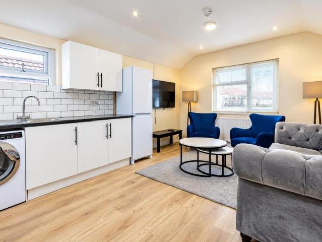 4 bedroom flat to rent