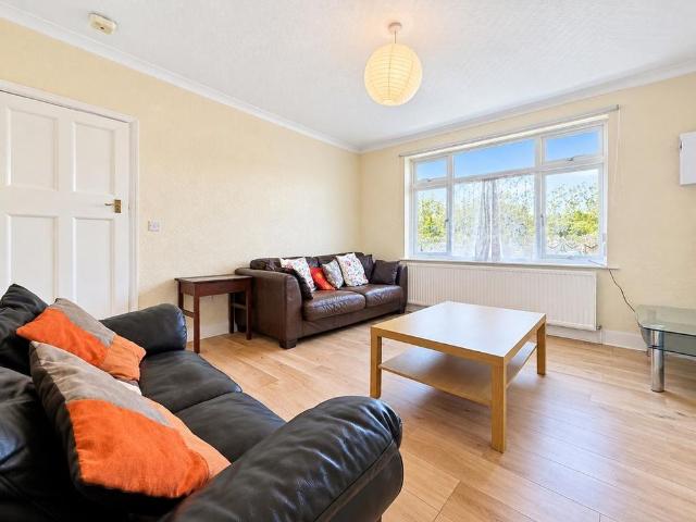 4 bedroom flat to rent