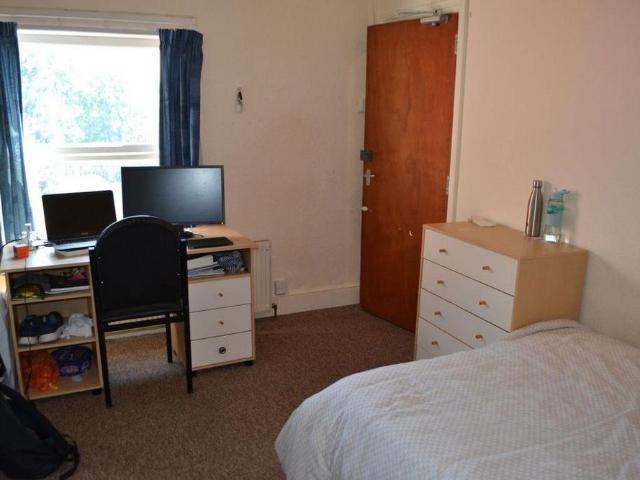 4 bedroom flat to rent