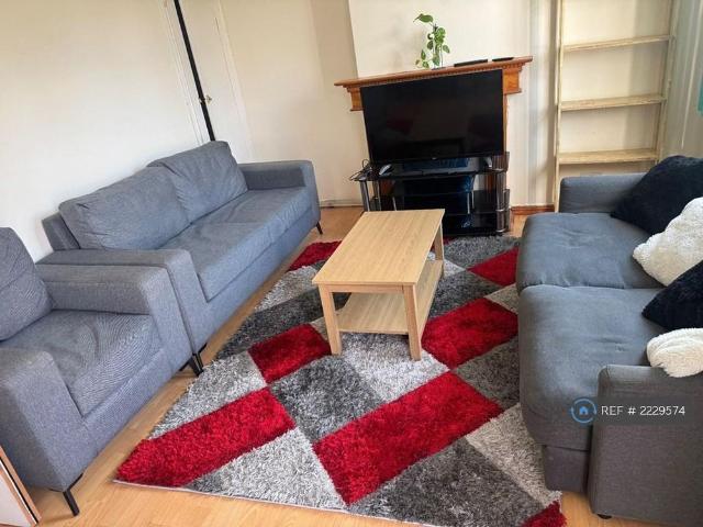 4 bedroom flat to rent