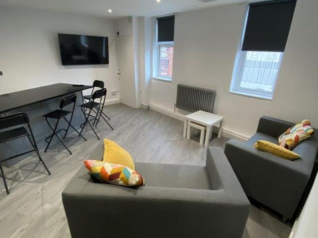 4 bedroom flat to rent