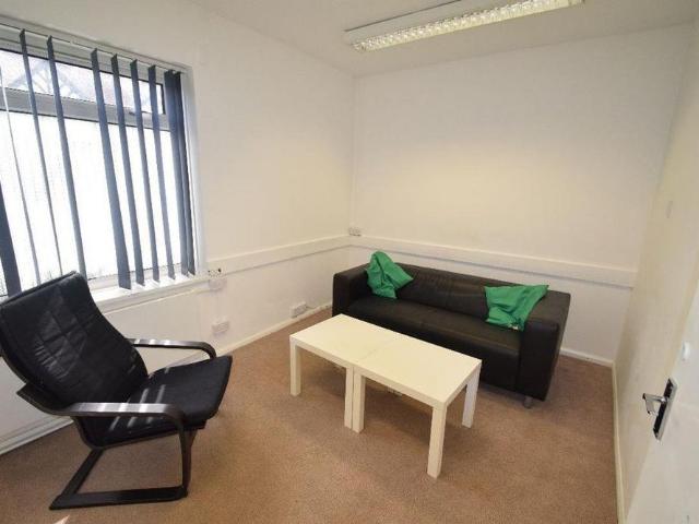 4 bedroom flat to rent
