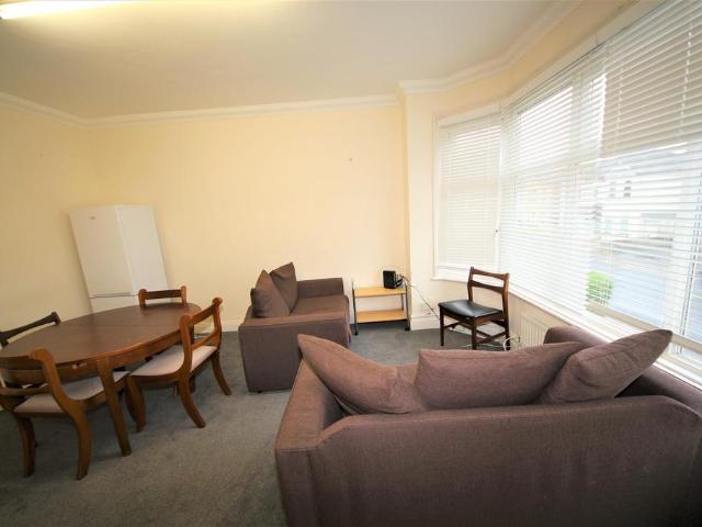 4 bedroom flat to rent