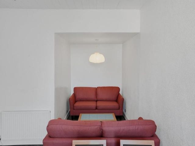 4 bedroom flat to rent