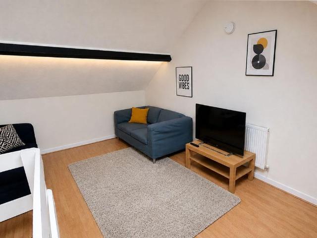 4 bedroom flat to rent
