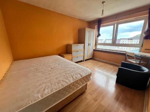 4 bedroom flat to rent