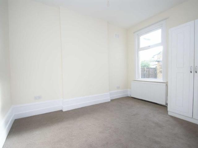 4 bedroom flat to rent