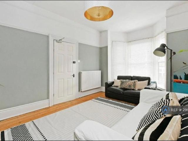 4 bedroom terraced house to rent