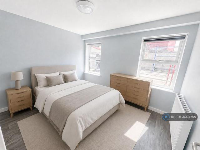 4 bedroom flat to rent