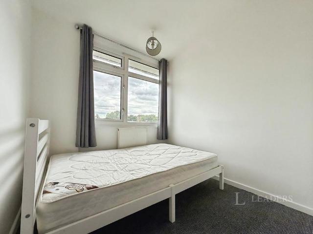 4 bedroom flat to rent