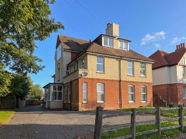 4 bedroom flat to rent