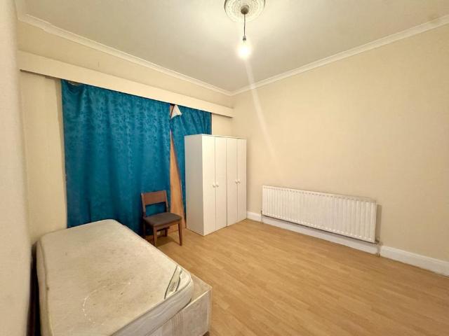 4 bedroom flat to rent