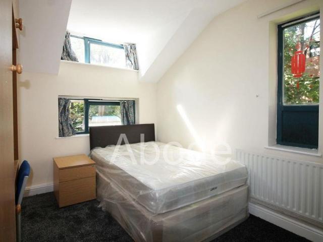 4 bedroom flat to rent