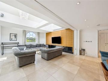 4 bedroom flat to rent