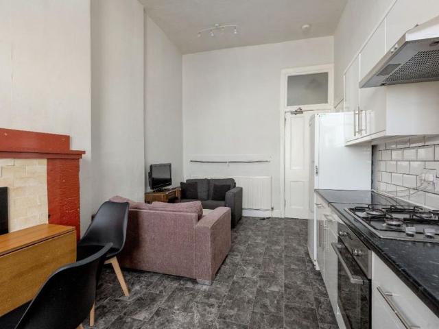 4 bedroom flat to rent